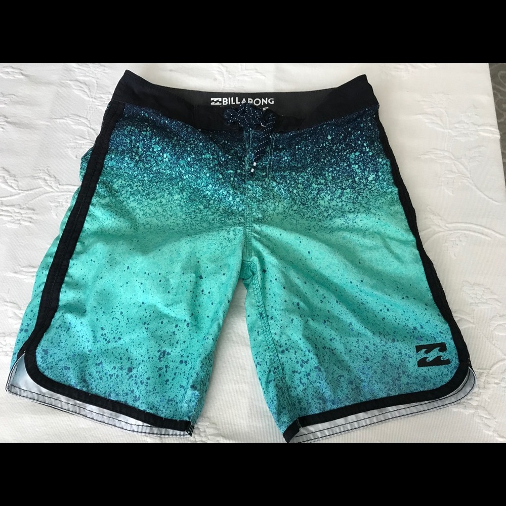 SOLD Boys Billabong boardshort 26